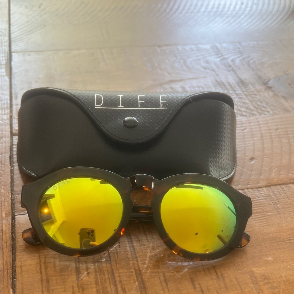Diff Eyewear Tortoise Sunglasses With Yellow Lens… - image 1
